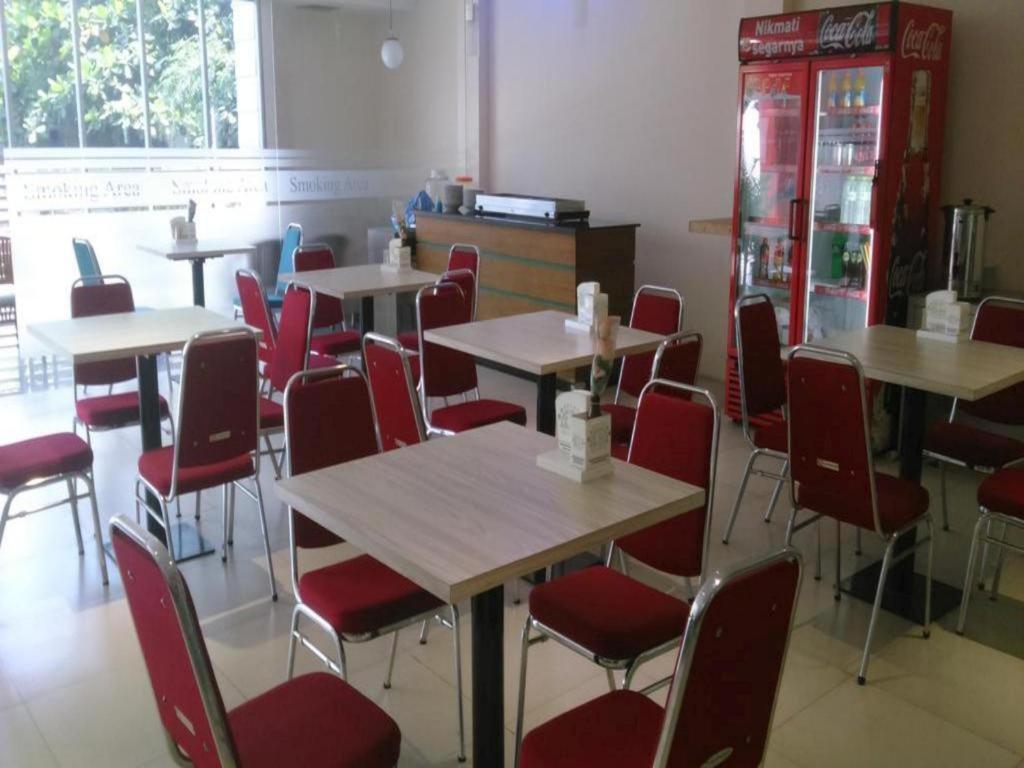 Kharisma Hotel Madiun Kültér fotó
