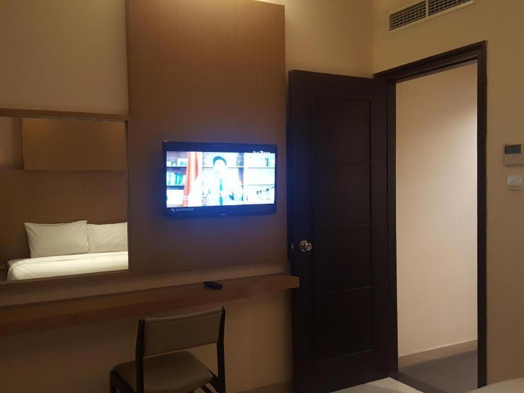Kharisma Hotel Madiun Kültér fotó