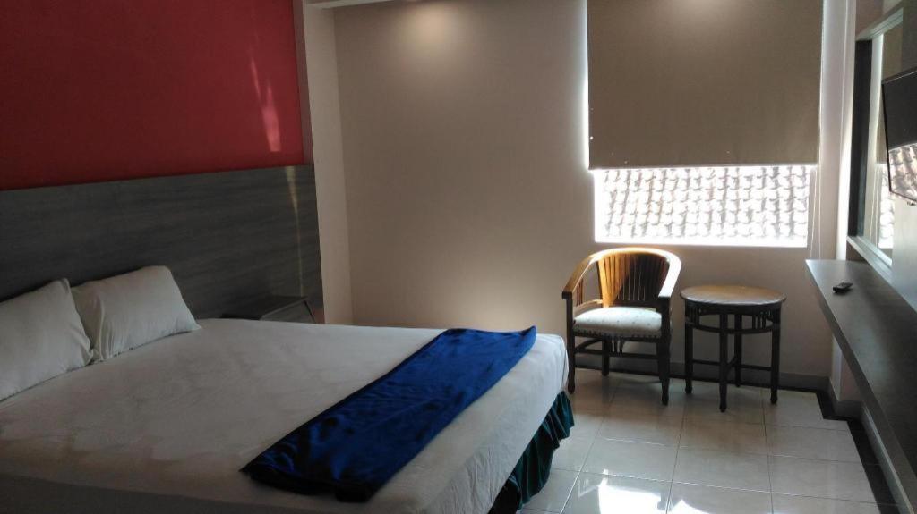Kharisma Hotel Madiun Kültér fotó