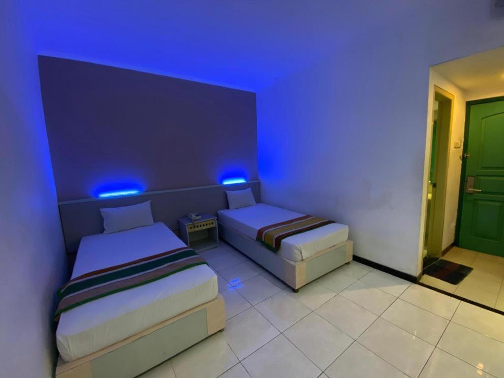 Kharisma Hotel Madiun Kültér fotó