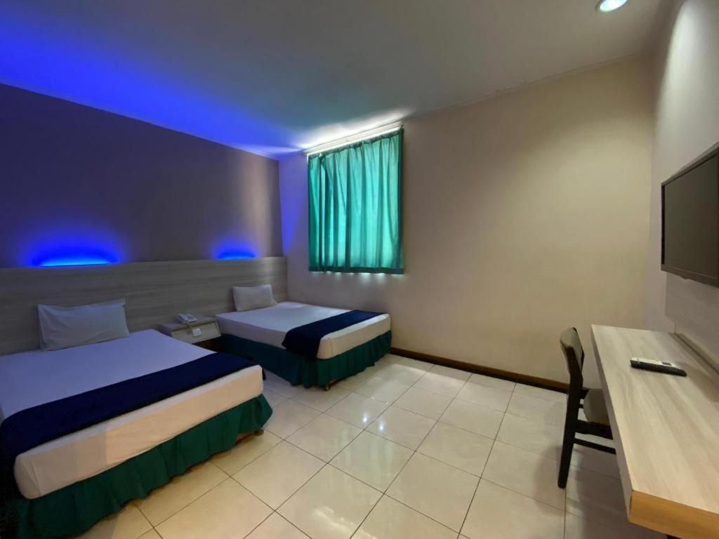 Kharisma Hotel Madiun Kültér fotó