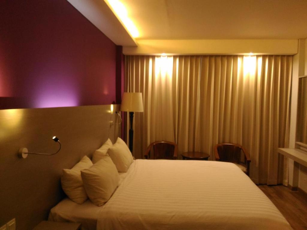 Kharisma Hotel Madiun Kültér fotó