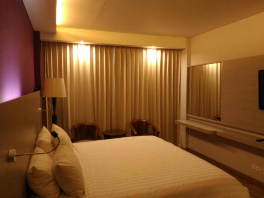 Kharisma Hotel Madiun Kültér fotó