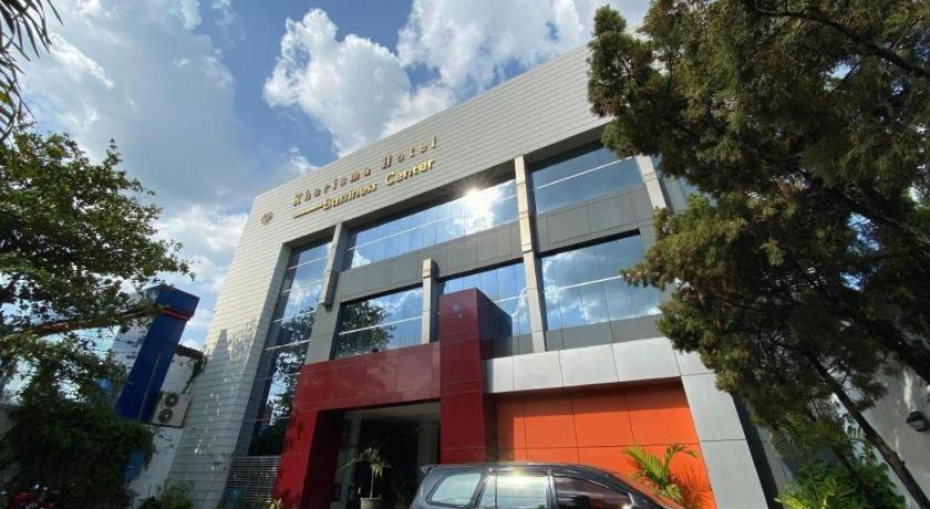 Kharisma Hotel Madiun Kültér fotó