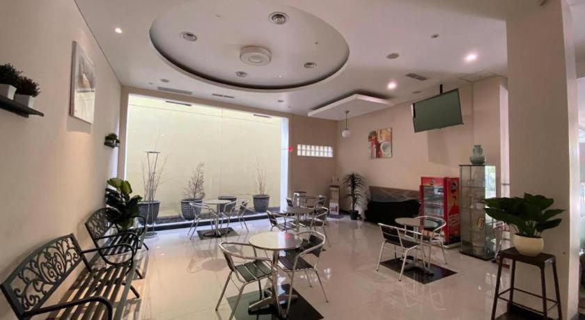 Kharisma Hotel Madiun Kültér fotó