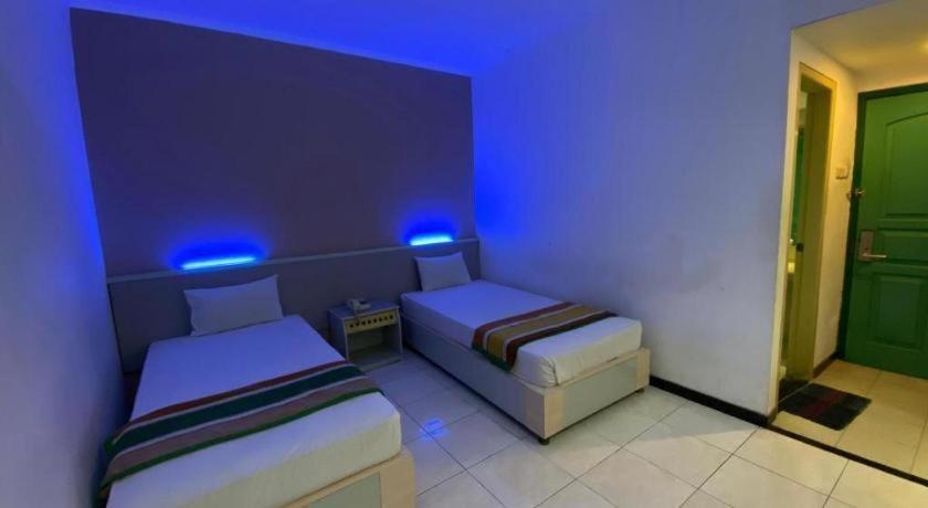 Kharisma Hotel Madiun Kültér fotó