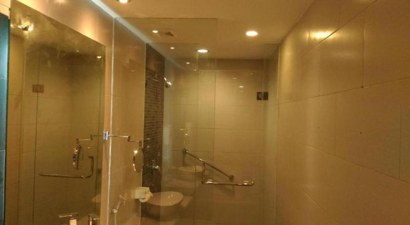 Kharisma Hotel Madiun Kültér fotó
