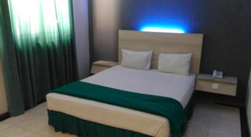 Kharisma Hotel Madiun Kültér fotó