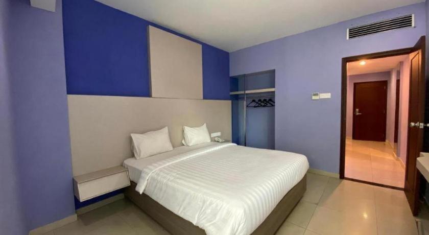 Kharisma Hotel Madiun Kültér fotó