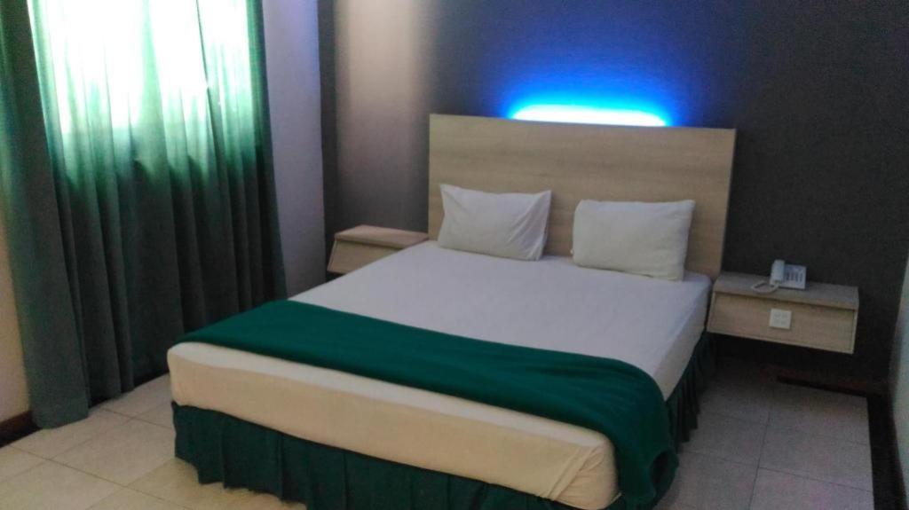 Kharisma Hotel Madiun Kültér fotó