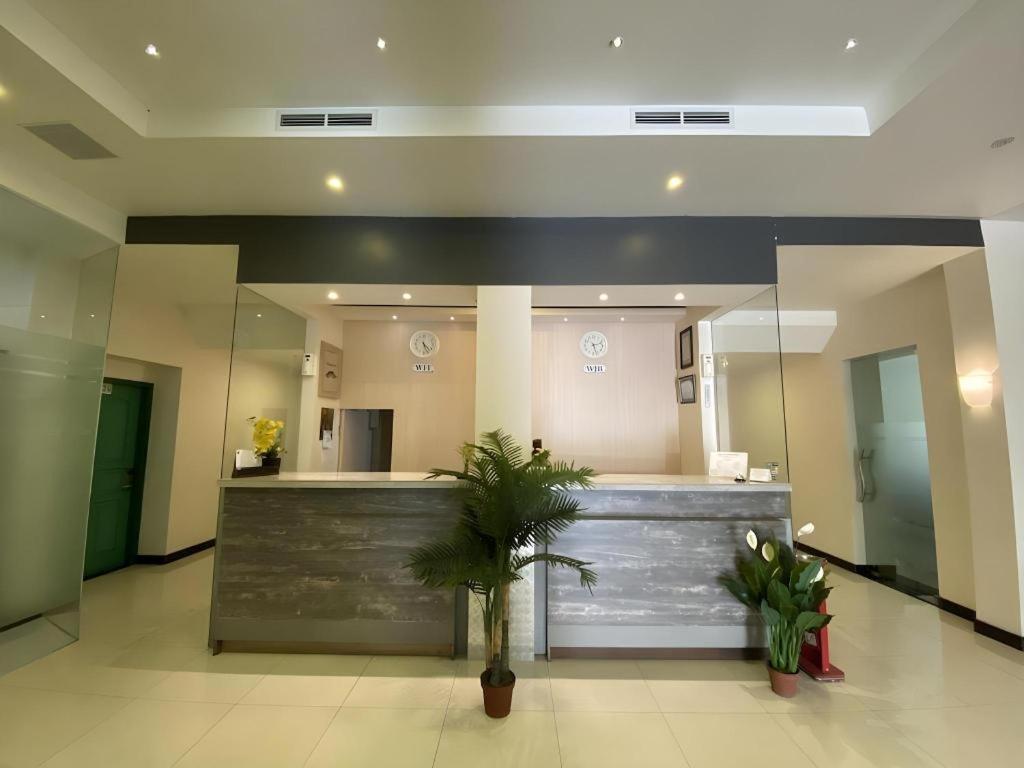 Kharisma Hotel Madiun Kültér fotó
